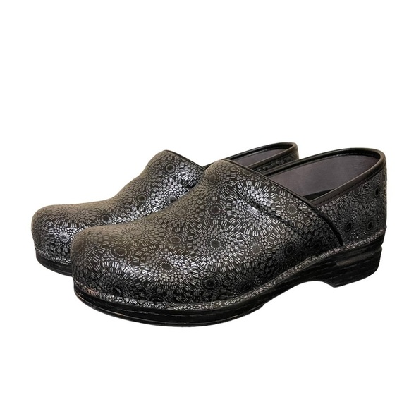 Dansko XP Pro Medallion Black Leather Slip On Clogs Size 42 (U.S. 11.5-12) - Picture 2 of 13